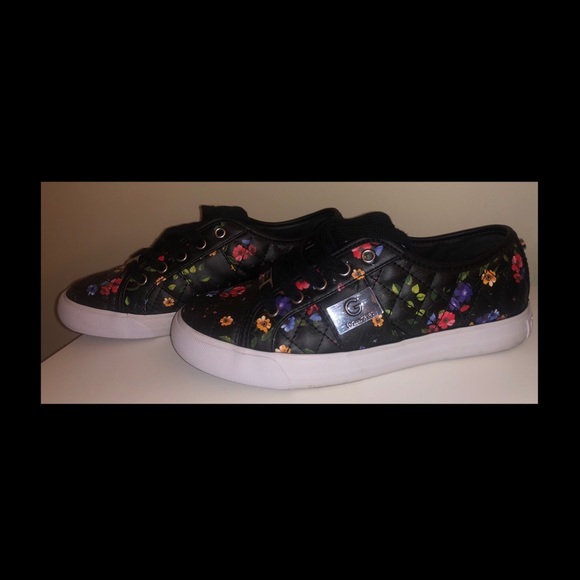 Shoes - Picture 4 of 7